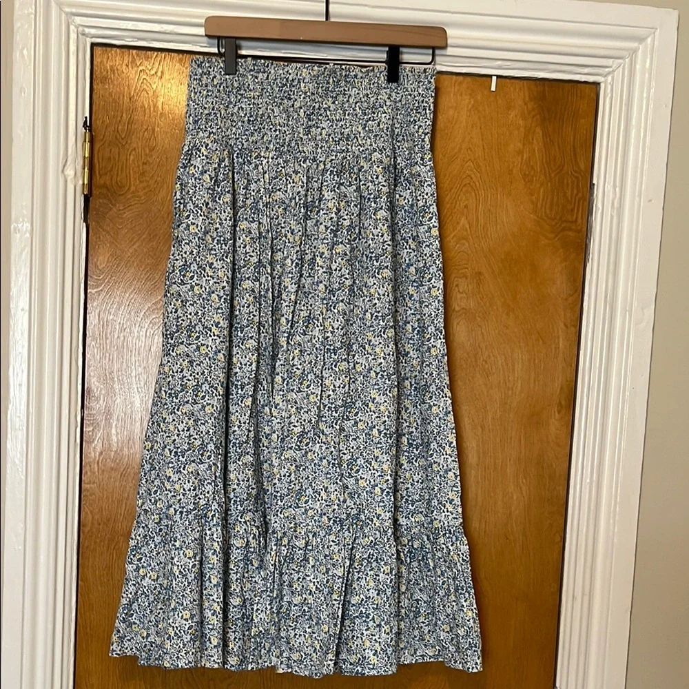 Universal Thread L A-line Midi skirt with pockets! - Picture 3 of 7